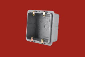 Cajas plásticas y metálicas